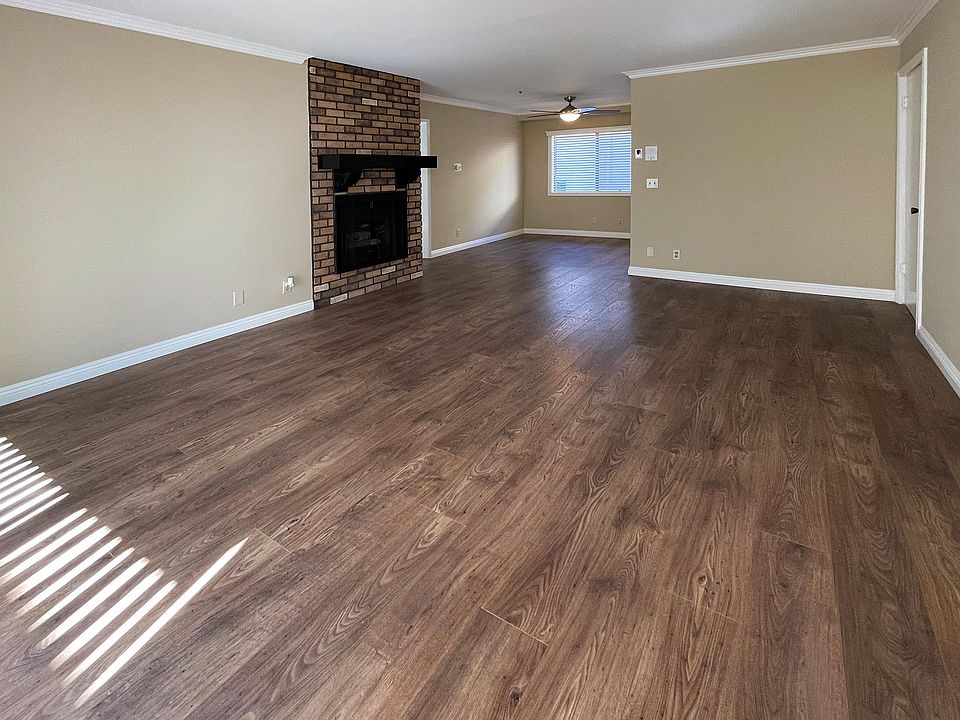 Tastefully renovated and spacious, 800 sq ft 1bed/1bath lower-story unit