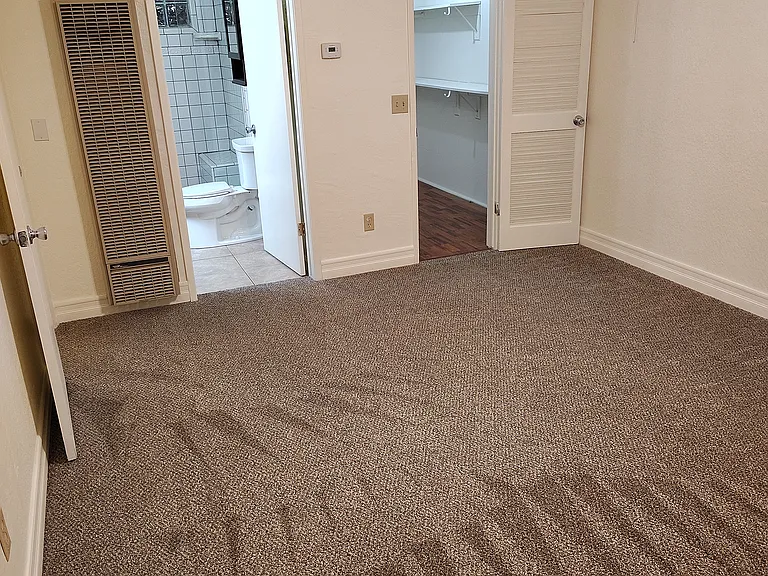 123 W Liberty St — Photo 2
