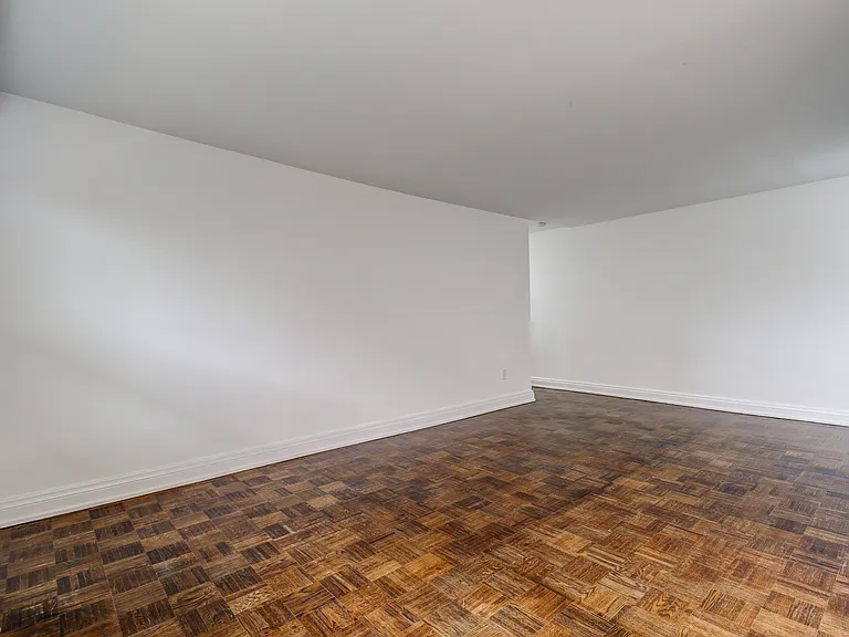 1833 Bayview Ave — Photo 45