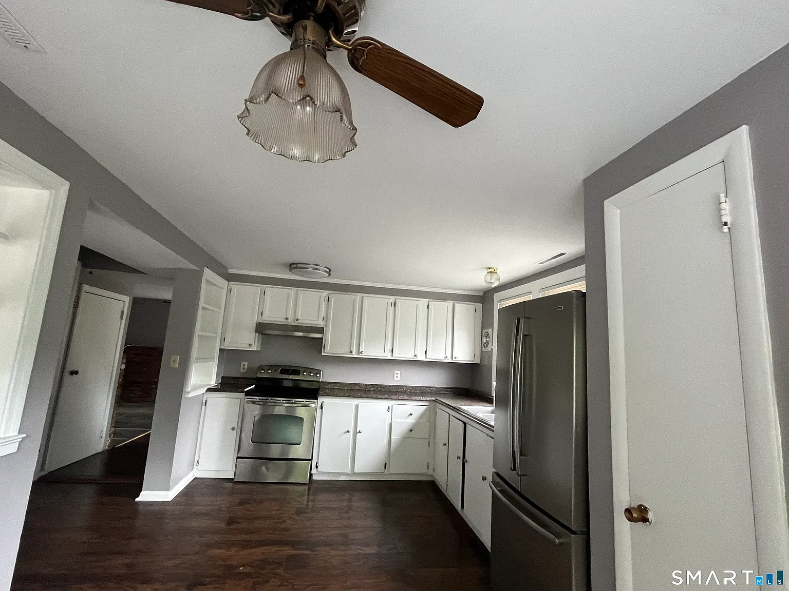 3 bed, 1.0 bath, 1360 sqft, $2,100 — Photo 3