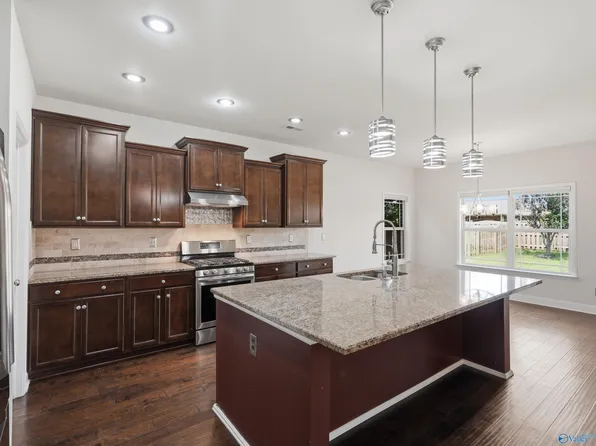 3011 Magnolia Leaf Cir SE, Owens Cross Roads, AL 35763