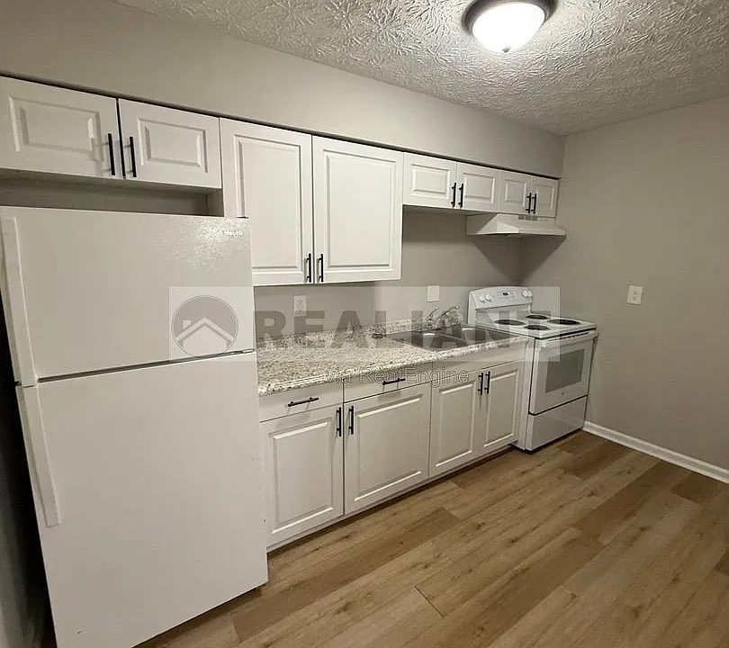 2069 Fontaine Rd #4