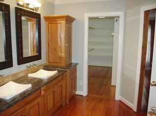 208 W Fairway Dr, Washington, NC 27889