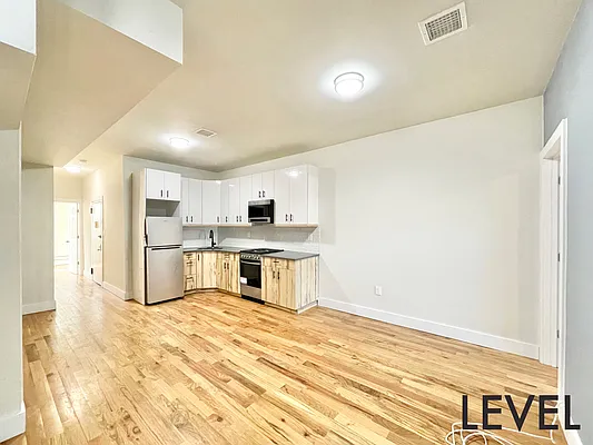 Rented by Level Group | media 1