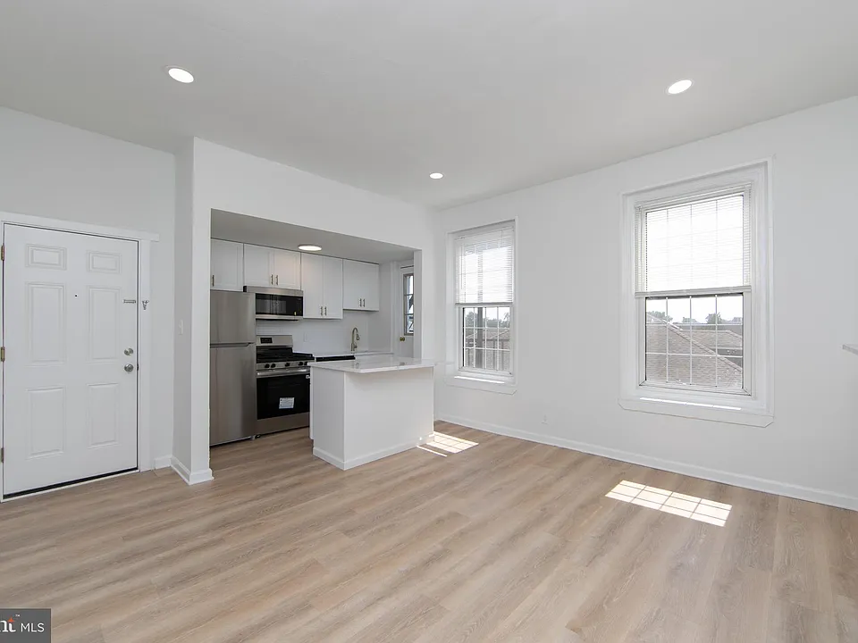 9 E Holly Ave #4