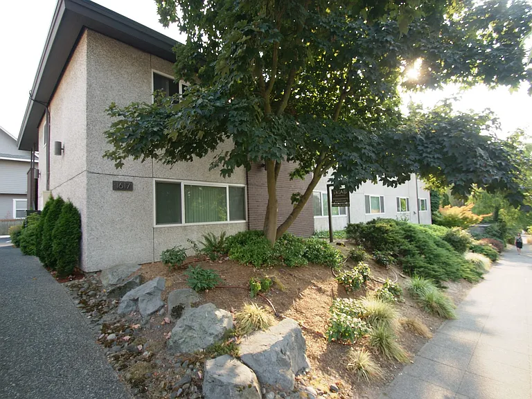 1617 E Jefferson St — Photo 1