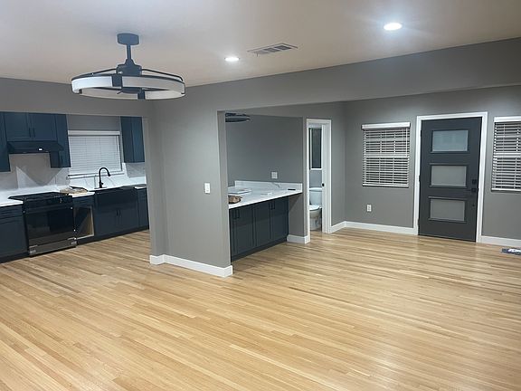 3rd image of 6338 Costello Ave