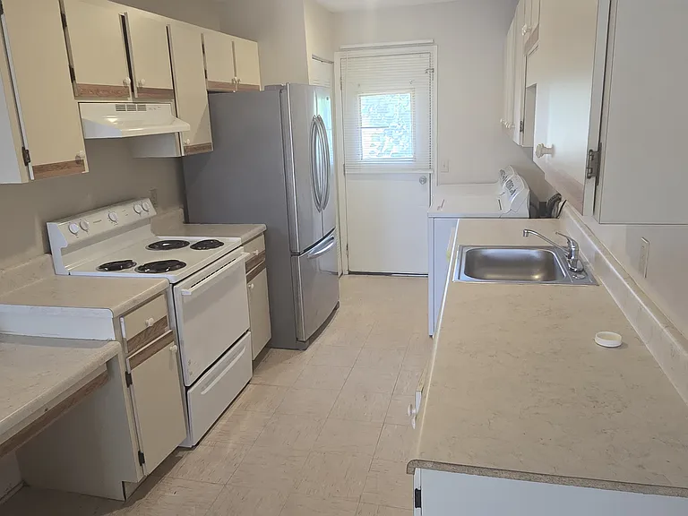 367 W Rosewood Ln — Photo 5
