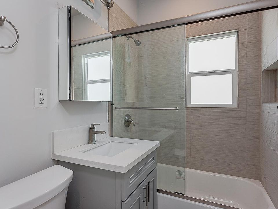 2nd image of 2919 Leeward Ave