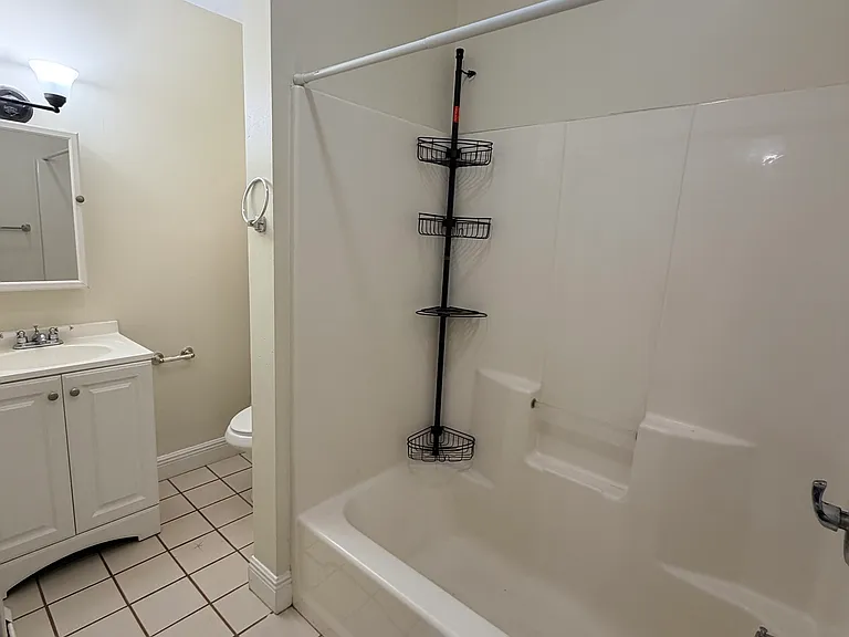 1639 Newport Ave #1B — Photo 9
