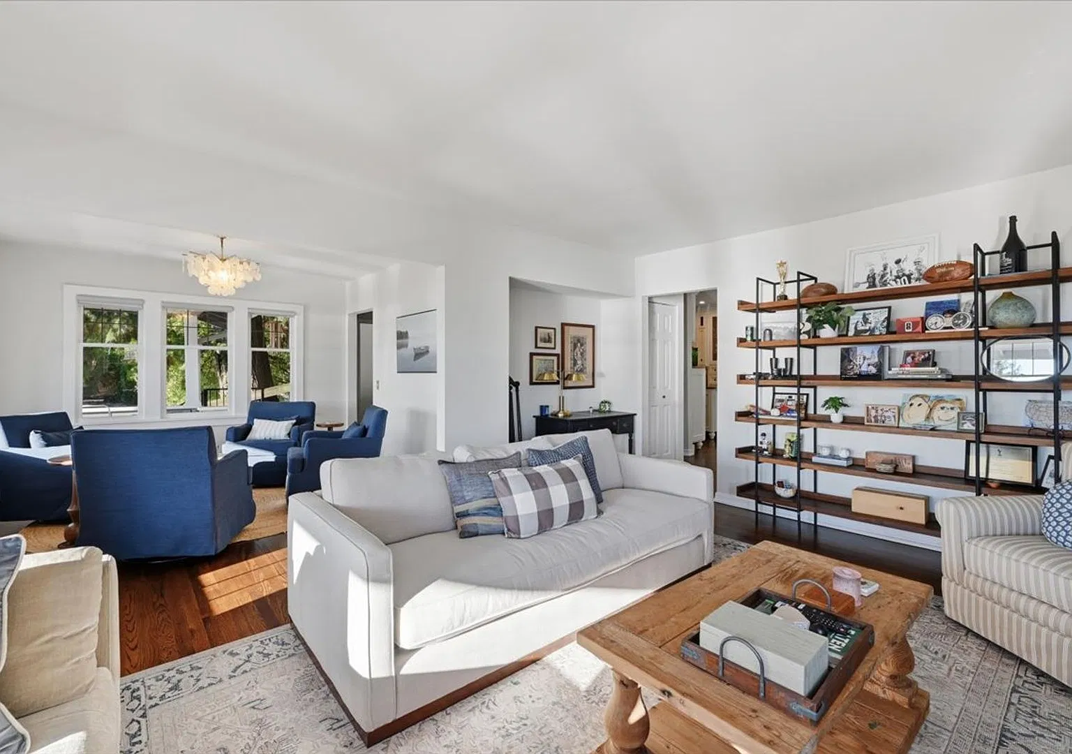 4Bd/2.5Ba Kirkland Home — Photo 4