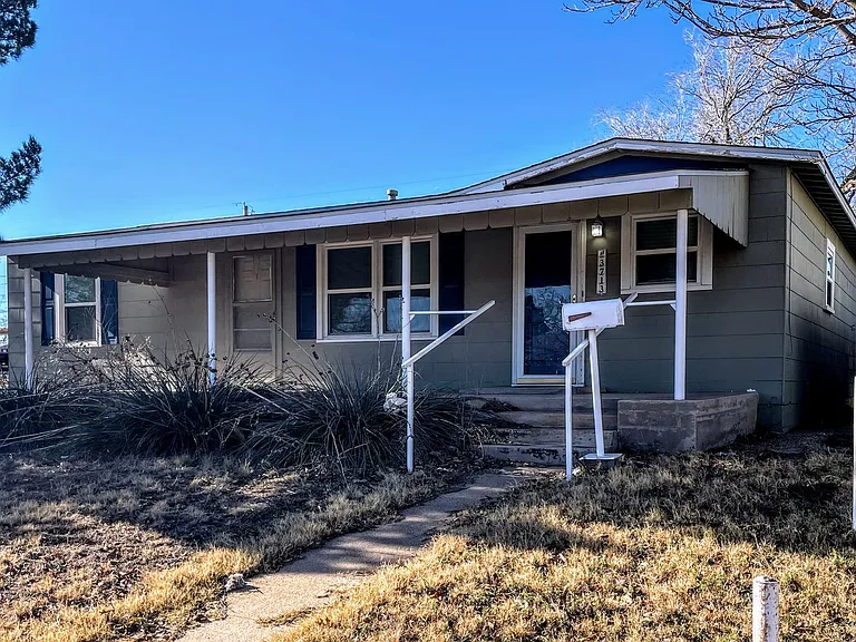 3713 Noble Dr — Photo 2
