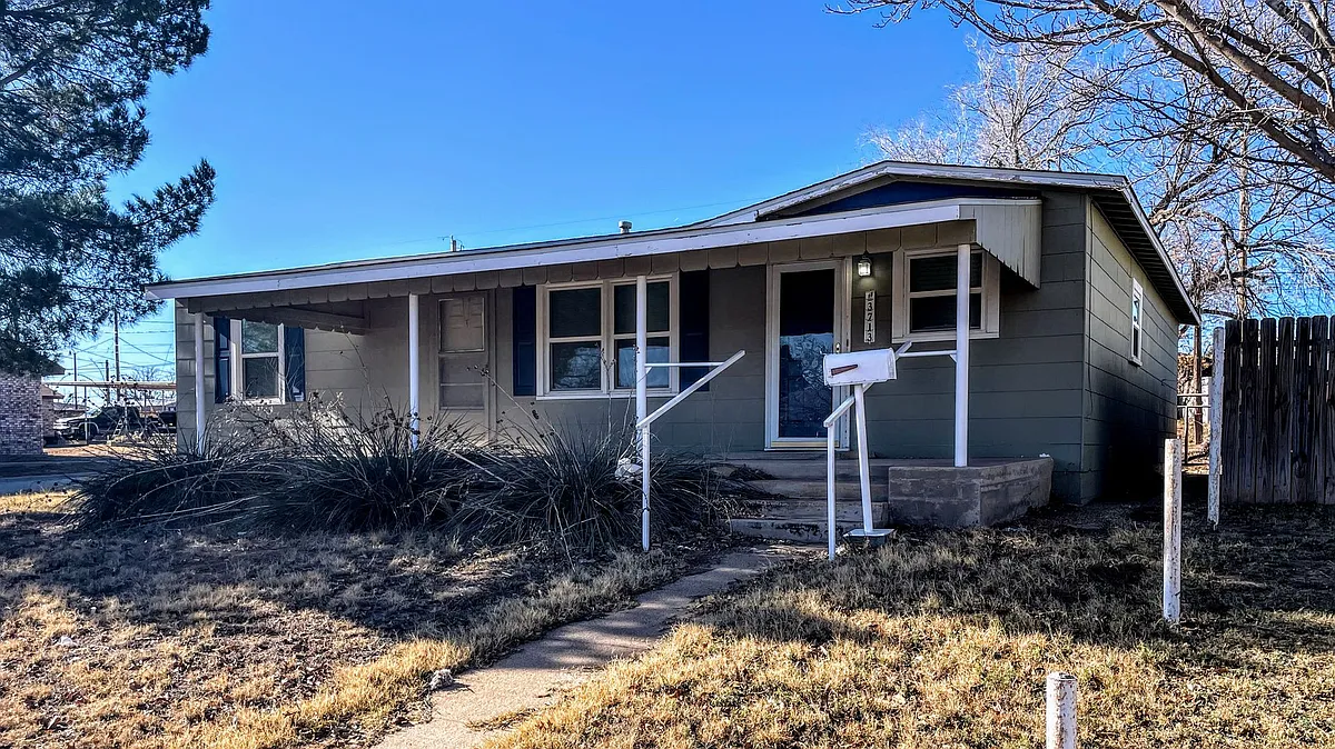 Building Photo - 3713 Noble Dr