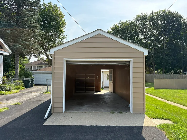 1 car garage