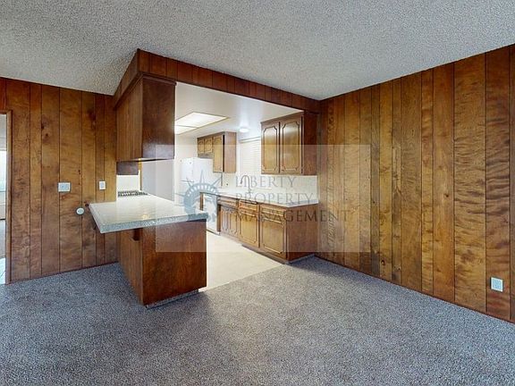 5th image of 625 Mayflower St