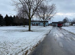 10583 Hill Rd, Riley, MI 48041