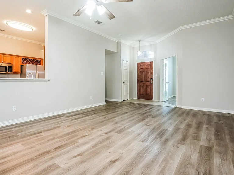 926 Pheasant Dr — Photo 5