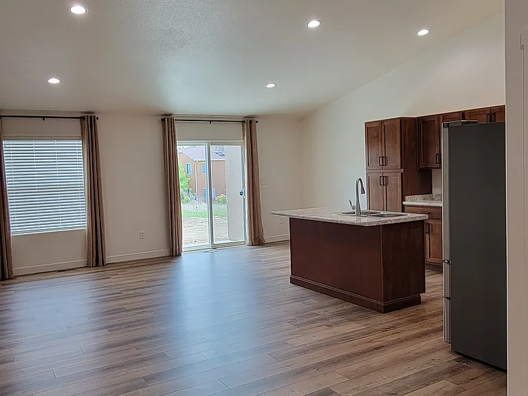 246 W Kyle Dr — Photo 1