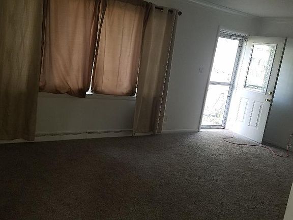 5th image of 2076 Uniondale Dr