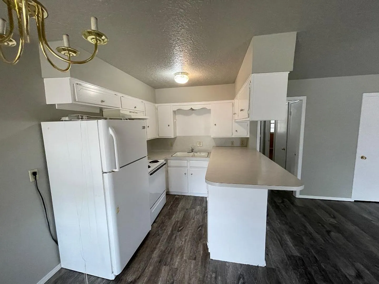 2 Bedroom Duplex For Lease — Photo 4