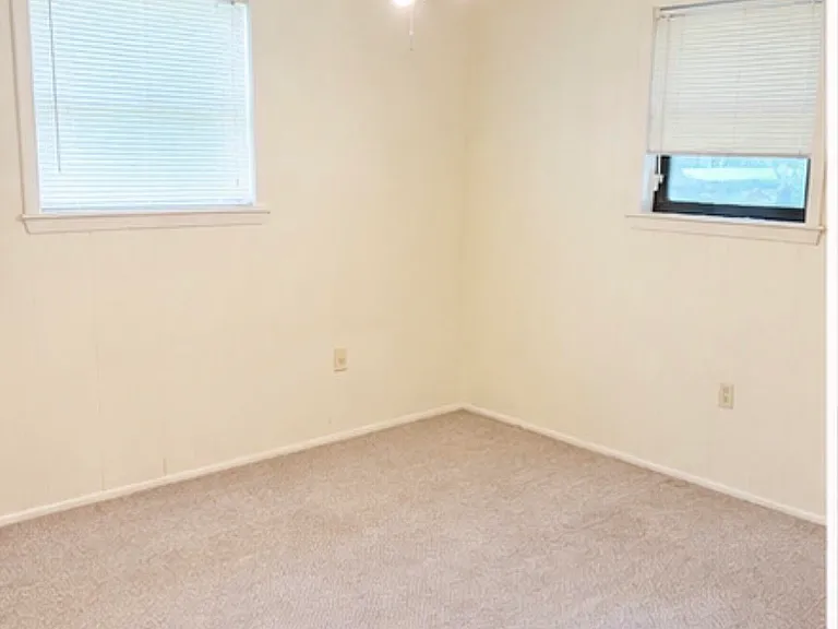 1909 Live Oak Dr — Photo 8