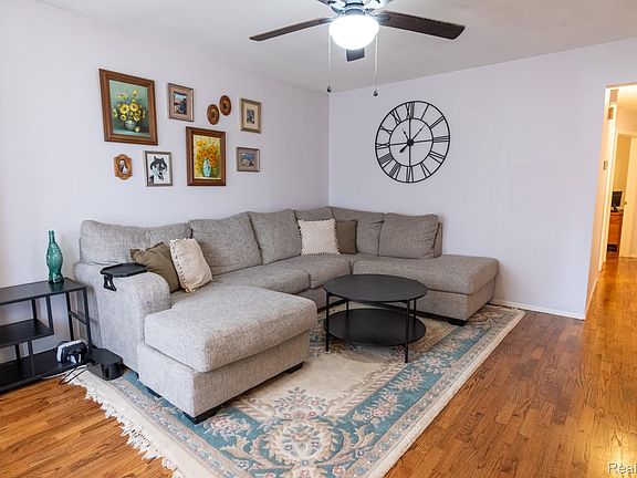 5th image of 27735 Osmun St