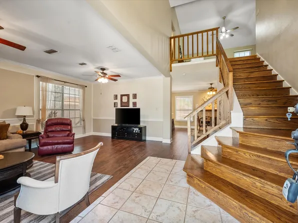 6111 Sandstone Dr, Arlington, TX 76001