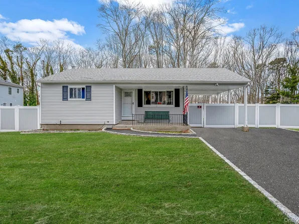 160 Hounslow Road, Shirley, NY 11967