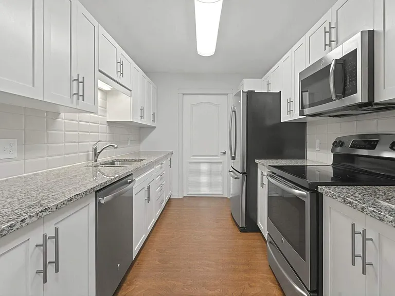 190 Carson Dr — Photo 3
