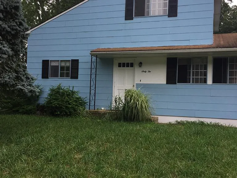 62 Western Dr — Photo 1