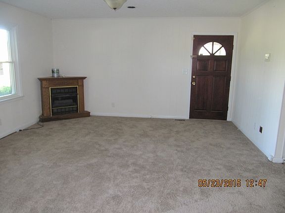 Living  room , gas fireplace