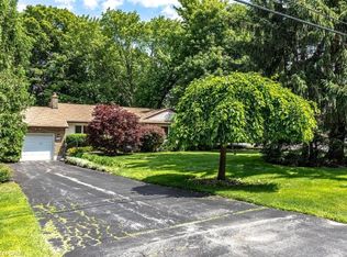 803 Montgomery Dr, Hamilton, ON L9G 3H6