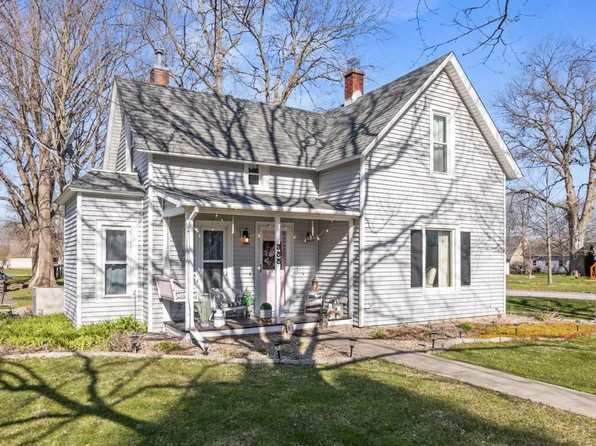 355 NE Sycamore Ave, Earlham, IA 50072