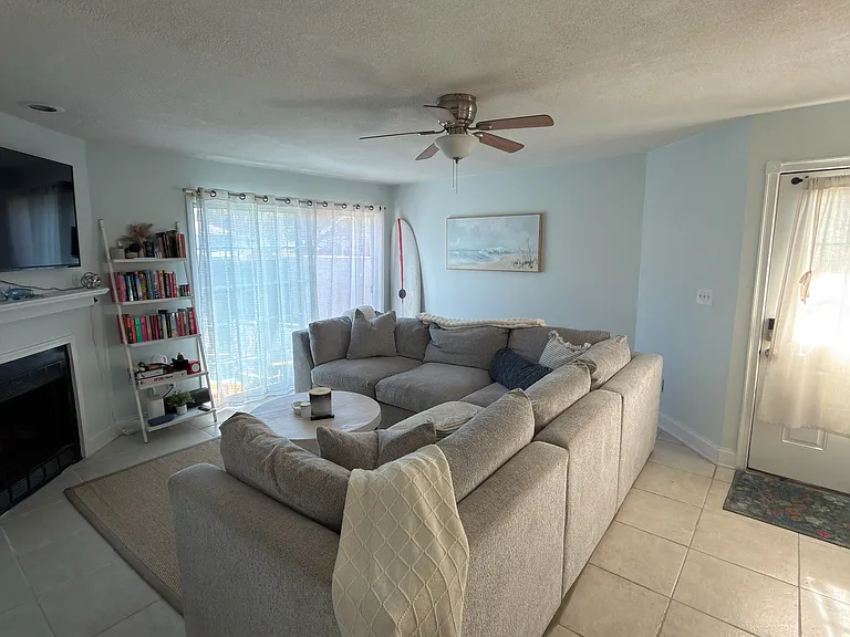 1724 1st St #1724 — Photo 9