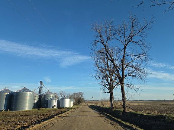 5th image of 19204 Avery Rd