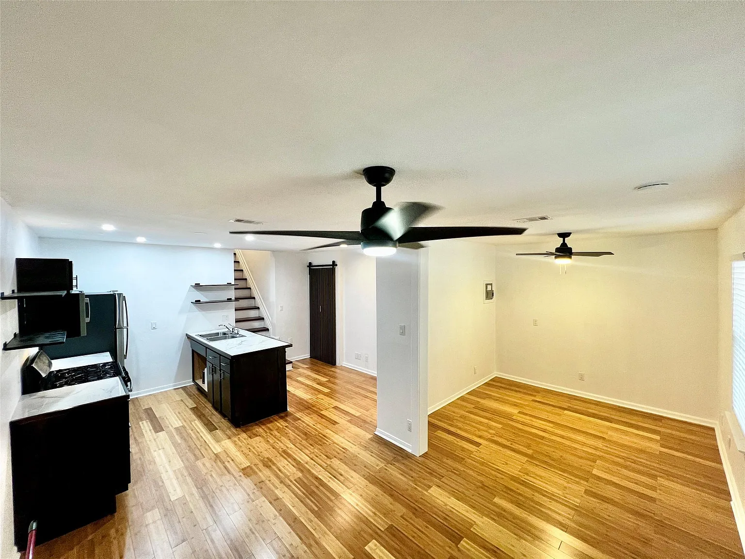 1 bed, 1.0 bath, 600 sqft, $995 — Photo 1