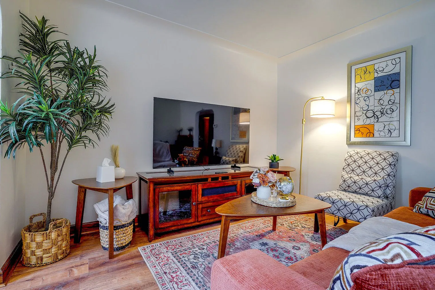 2 bed, 1.0 bath, 1506 sqft, $2,253 — Photo 3