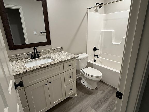5th image of 605 Lora Dr #2