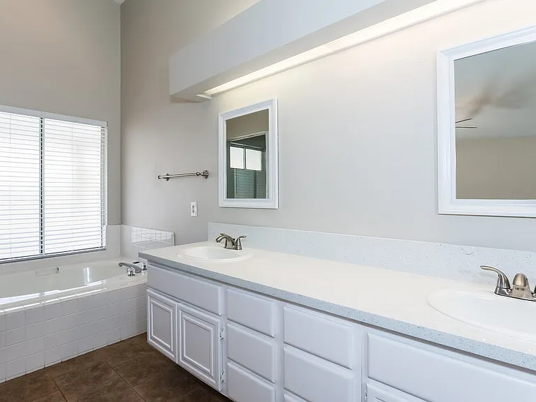 5213 Sequin Dr — Photo 10