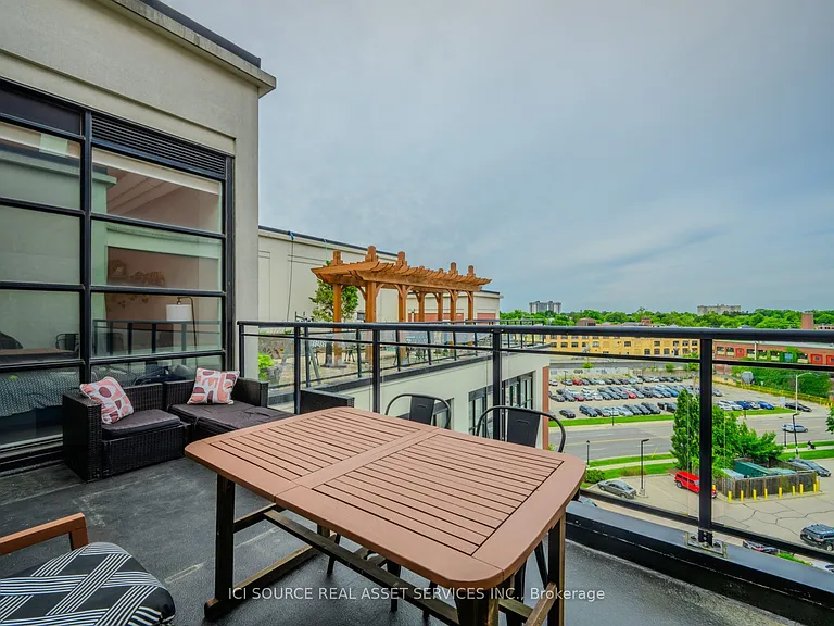 410 King St W #609 — Photo 11