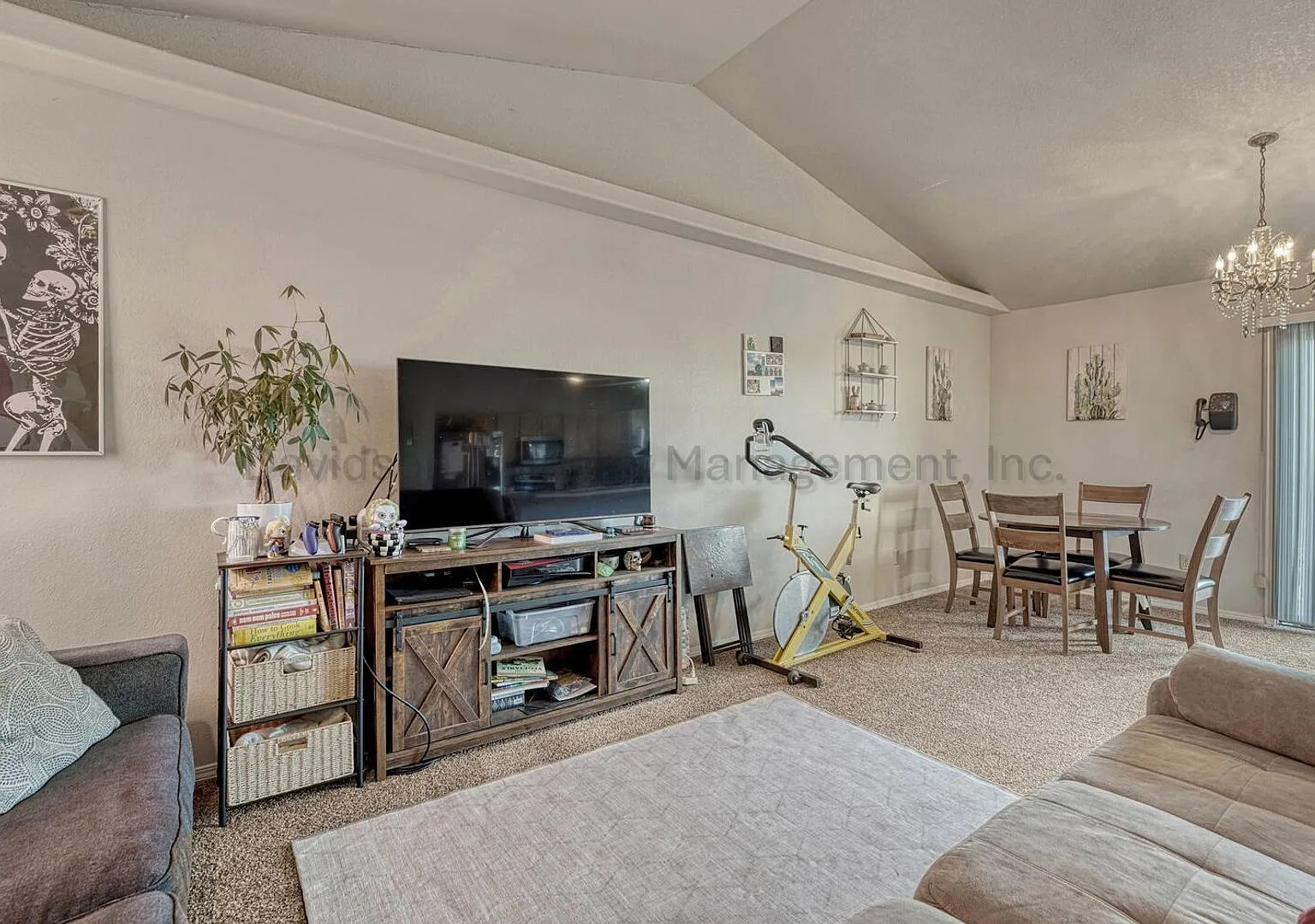 Inviting 3 Bedroom Townhouse on the West Side of Colorado Springs — Photo 2