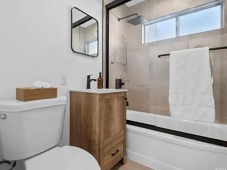 6251 Alcove Ave — Photo 4