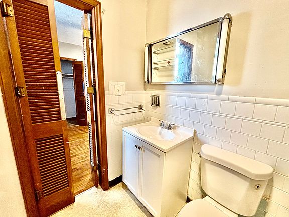 5th image of 3810 Central St APT 1