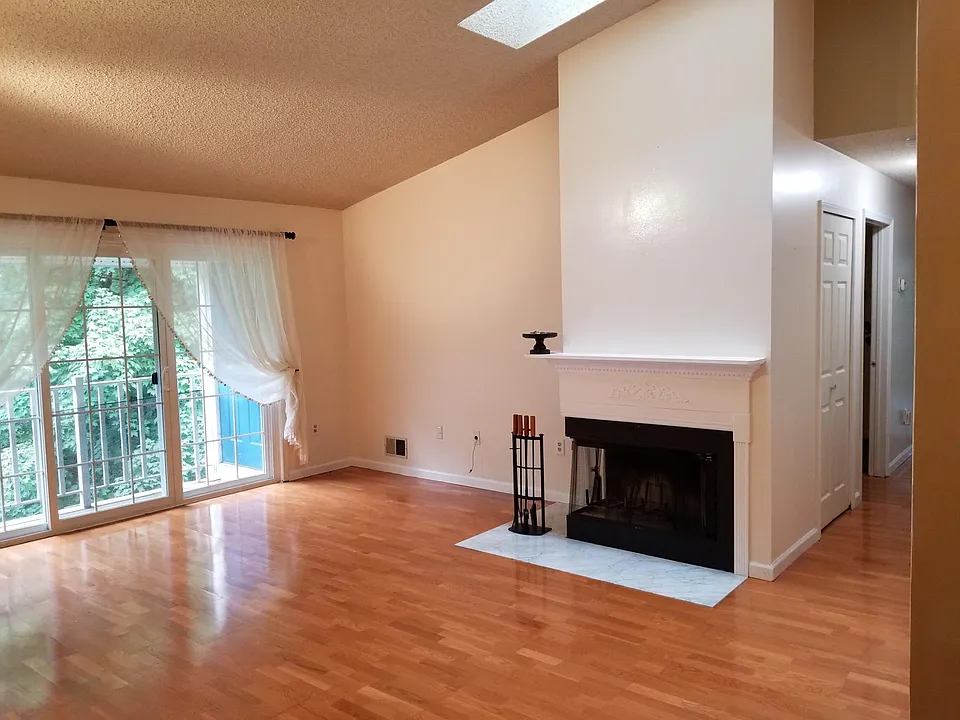 109 Sapphire Ln #109