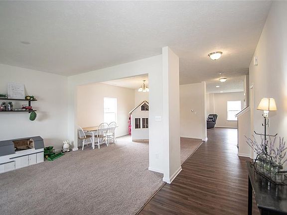 5th image of 1372 W Crystal Dr