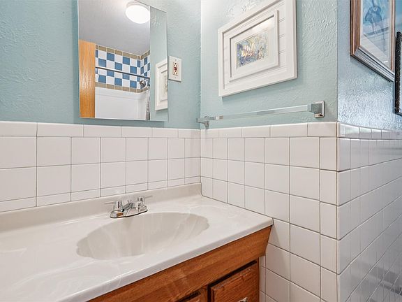 3rd image of 1809 Pearl Dr