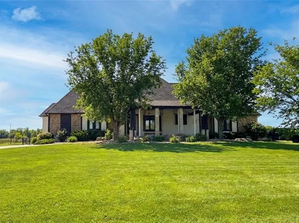 4210 NW Lake Dr, Lees Summit, MO 64064