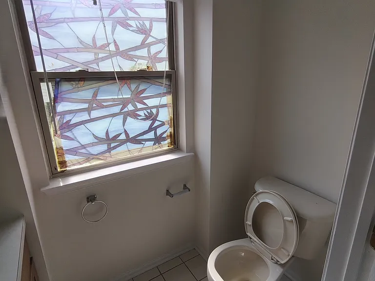Common 1/2 bathroom