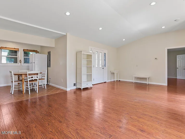 477 Glenwood Ave — Photo 14