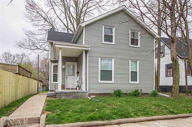 2nd image of 1104 N Oak St